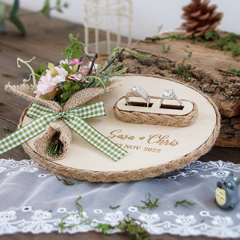 Custom Oval Wooden Flowers Eng - Ring Bearer Pillow のレビューと価格