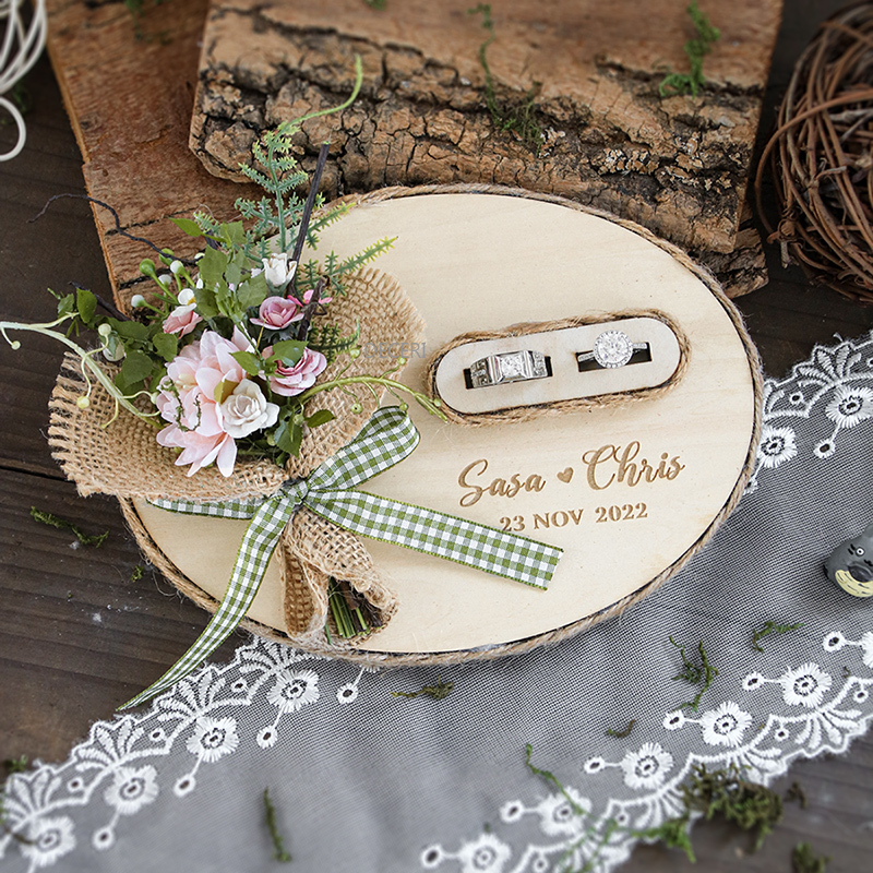 Custom Oval Wooden Flowers Eng - Ring Bearer Pillow のレビューと価格