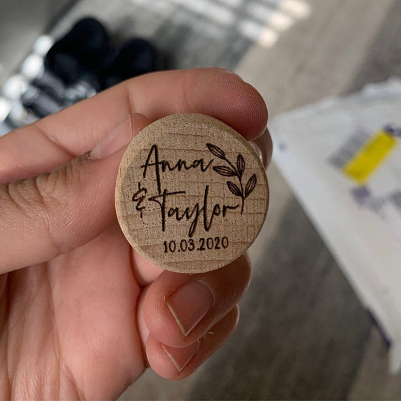 Customized Wood Wine Stopper W - Wedding Supply List のレビューと価格