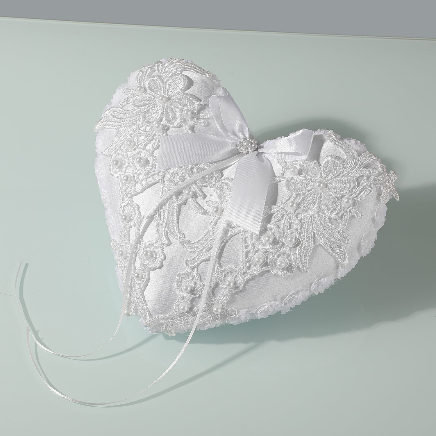 Elegant Lace Applique Ring Bea - Ring Bearer Pillow のレビューと価格